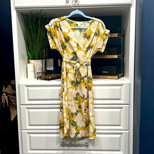 Monteau Los Angles Floral dress size Small yellow 95% POLYESTER
5% SPANDEX